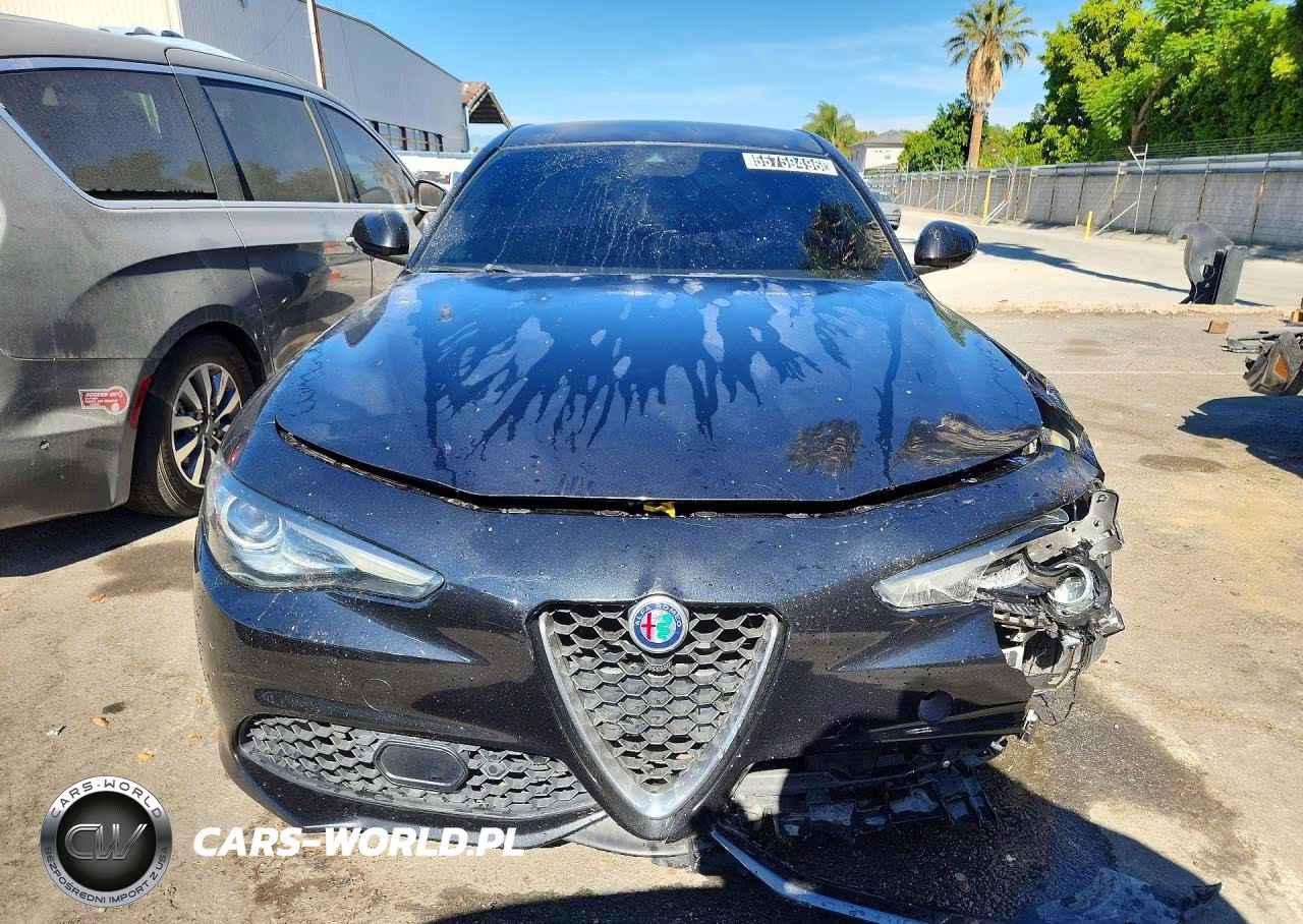 2017 Alfa Romeo Giulia Ti VIN:ZARFAECN6H7549593 - 5