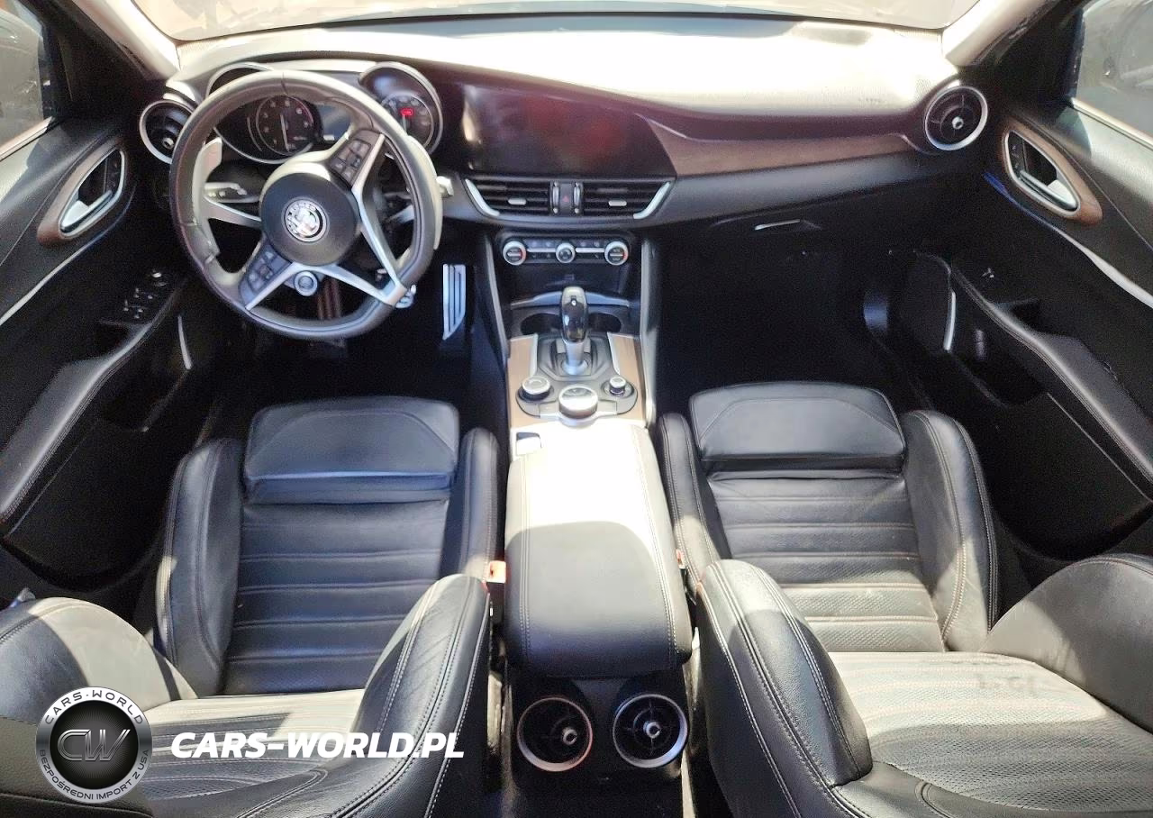 2017 Alfa Romeo Giulia Ti VIN:ZARFAECN6H7549593 - 8