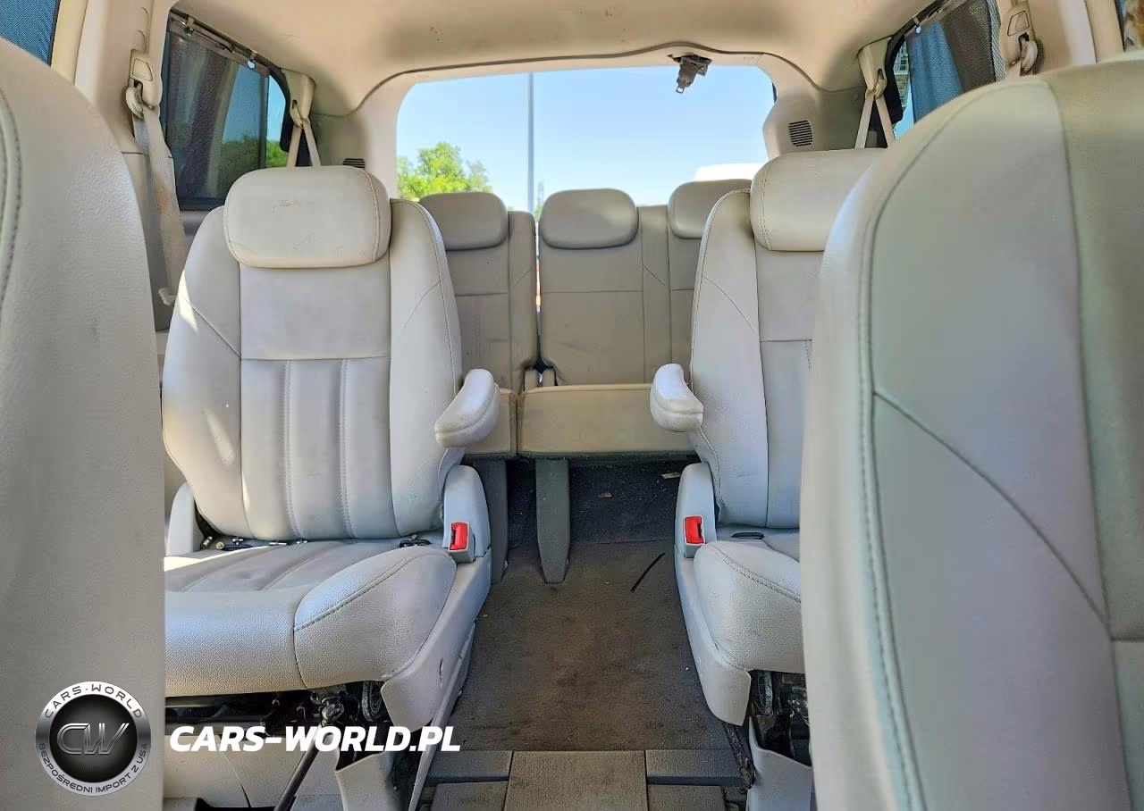 2008 Chrysler Town & Country Touring VIN:2A8HR54P48R757362 - 10