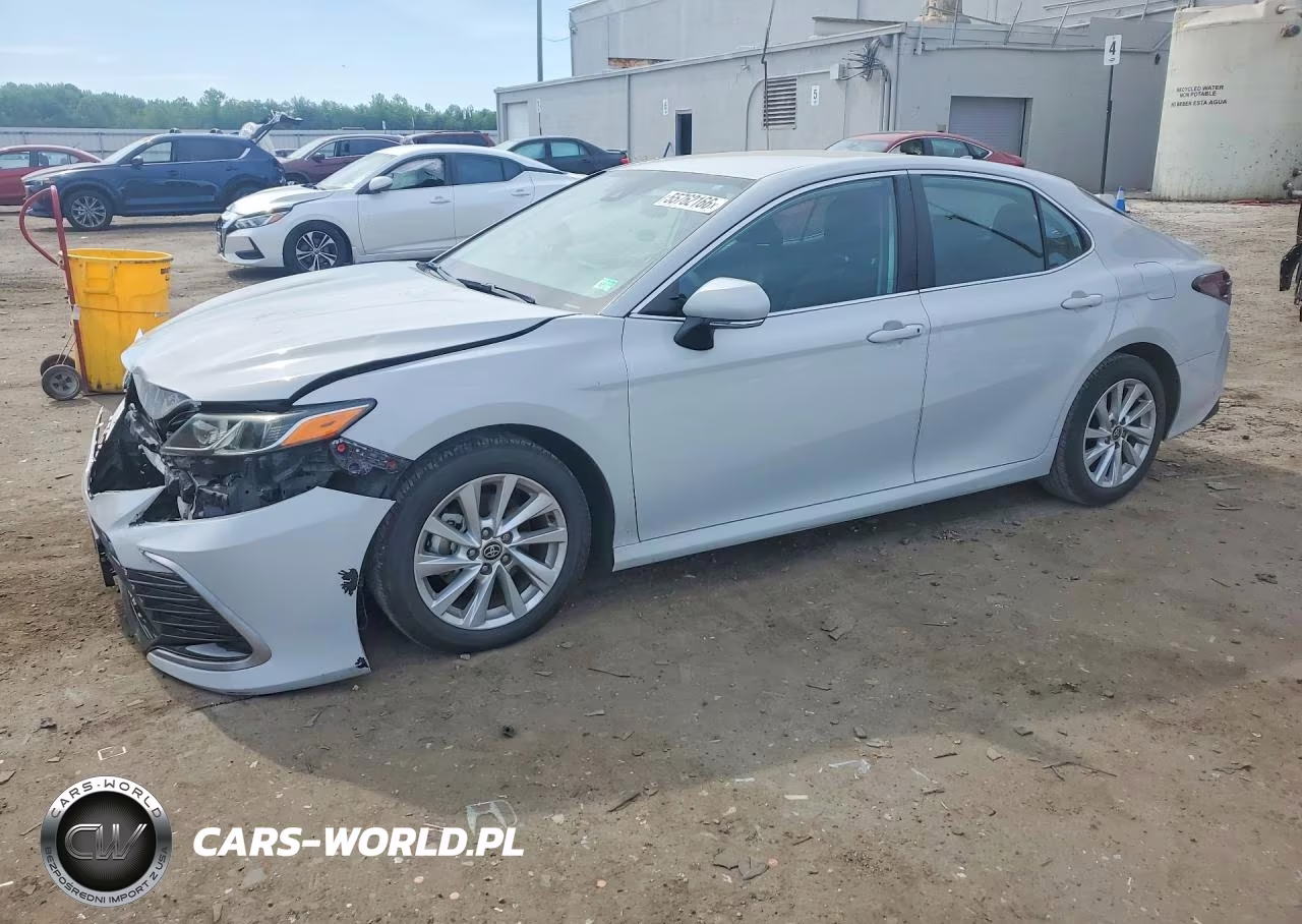 2023 Toyota Camry Le – zdjęcie 1 z 12