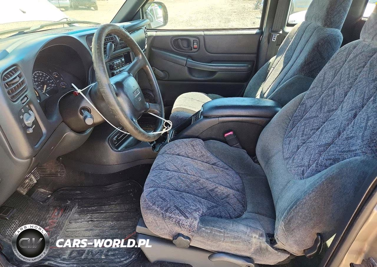 2002 GMC Sonoma VIN:1GTDT19W828110935 - 7