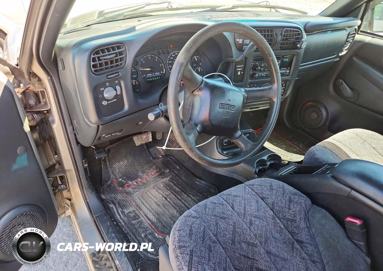 2002 GMC Sonoma VIN:1GTDT19W828110935 - 8