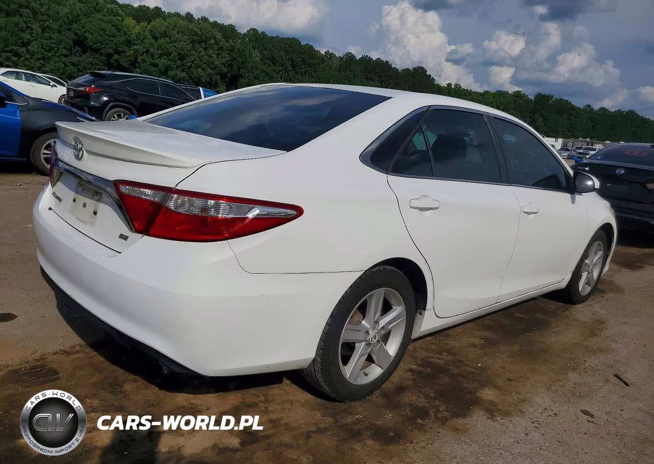 2015 Toyota Camry Se VIN:4T1BF1FK5FU932066 - 3
