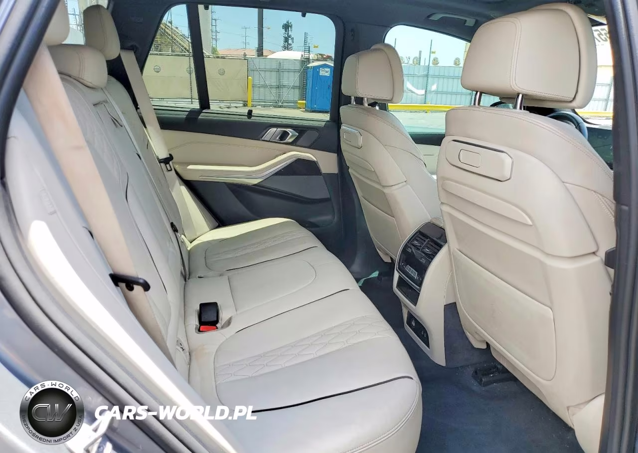 2024 BMW X5 M60I VIN:5UX33EU05R9T26024 - 11