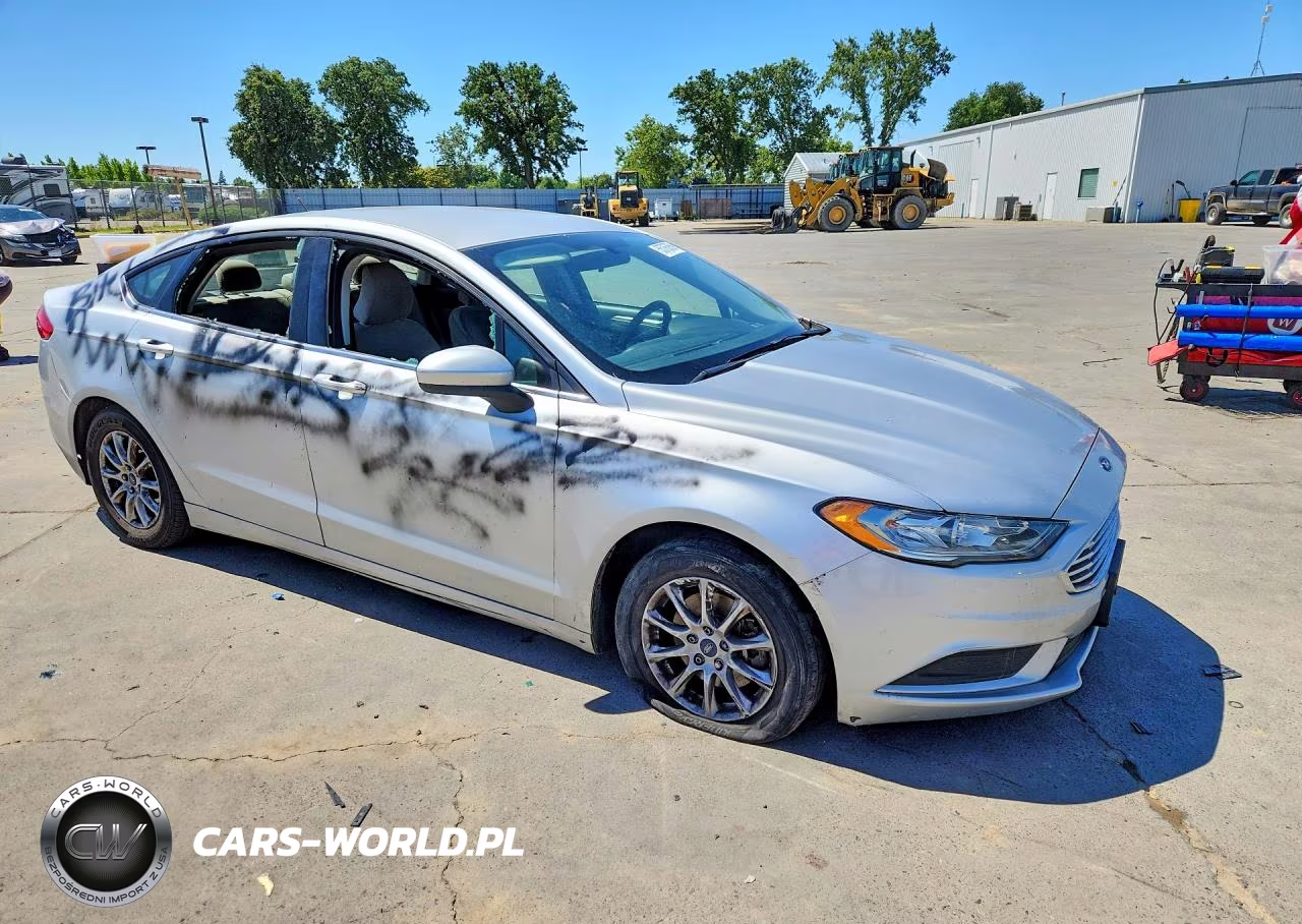 2018 Ford Fusion S VIN:3FA6P0G73JR167971 - 4