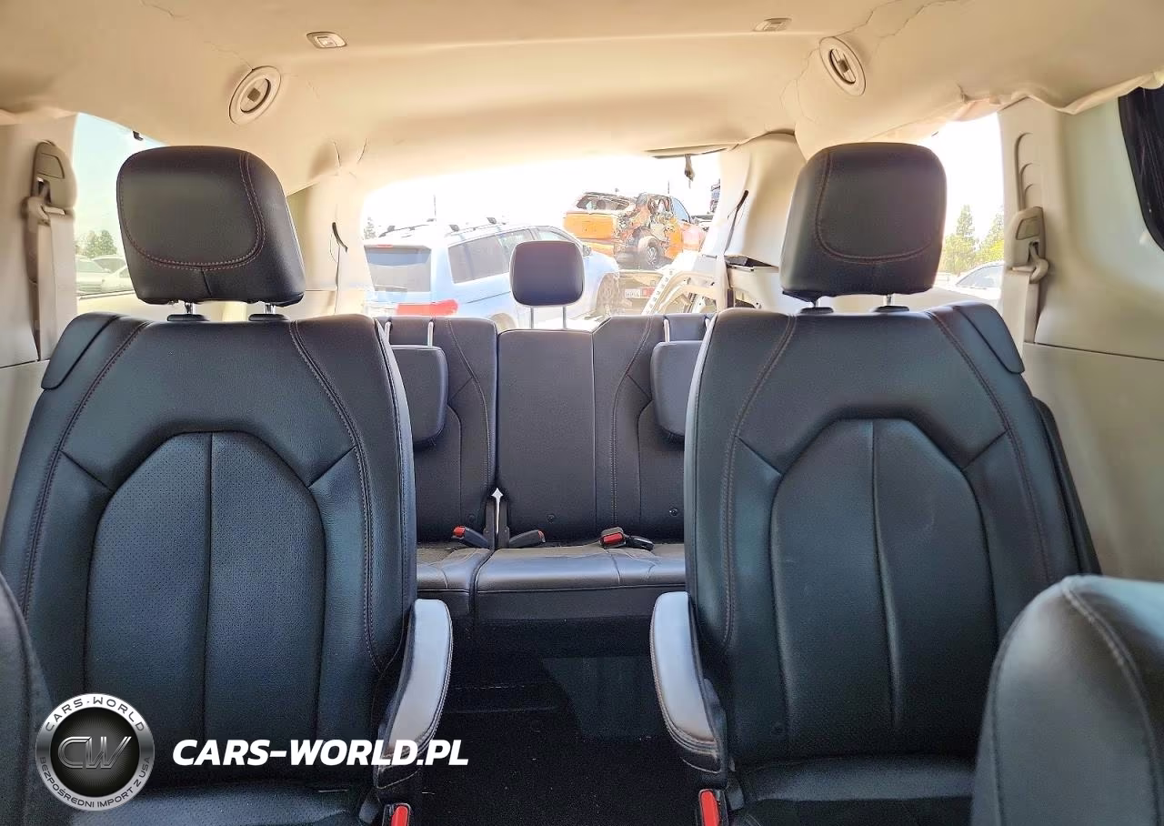 2019 Chrysler Pacifica Touring L VIN:2C4RC1BGXKR665463 - 10