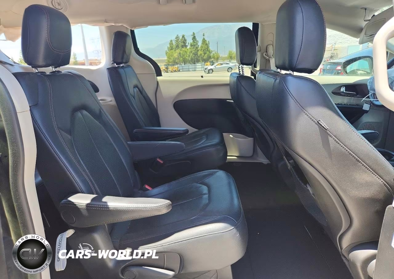 2019 Chrysler Pacifica Touring L VIN:2C4RC1BGXKR665463 - 11