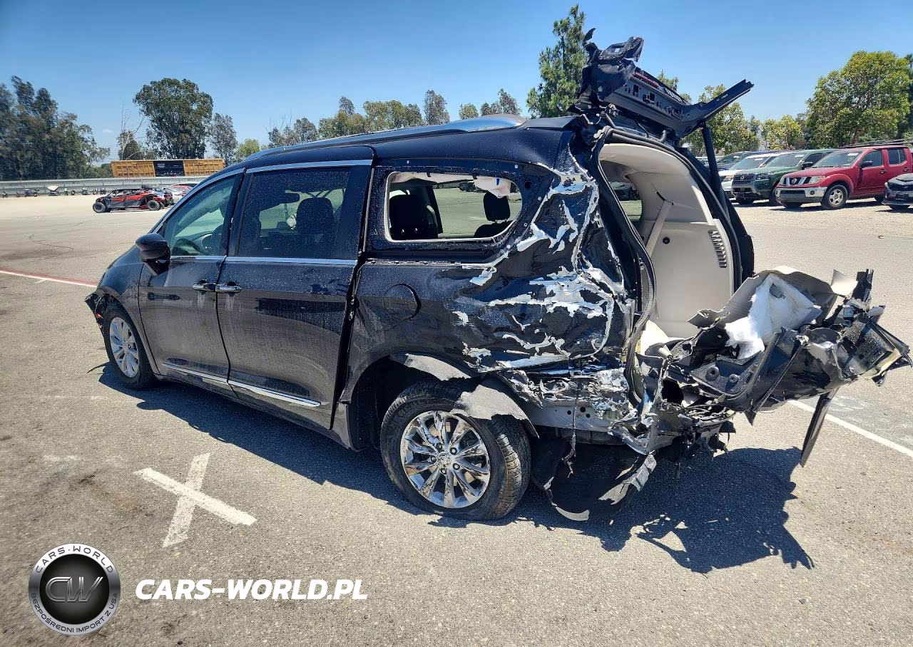 2019 Chrysler Pacifica Touring L VIN:2C4RC1BGXKR665463 - 2