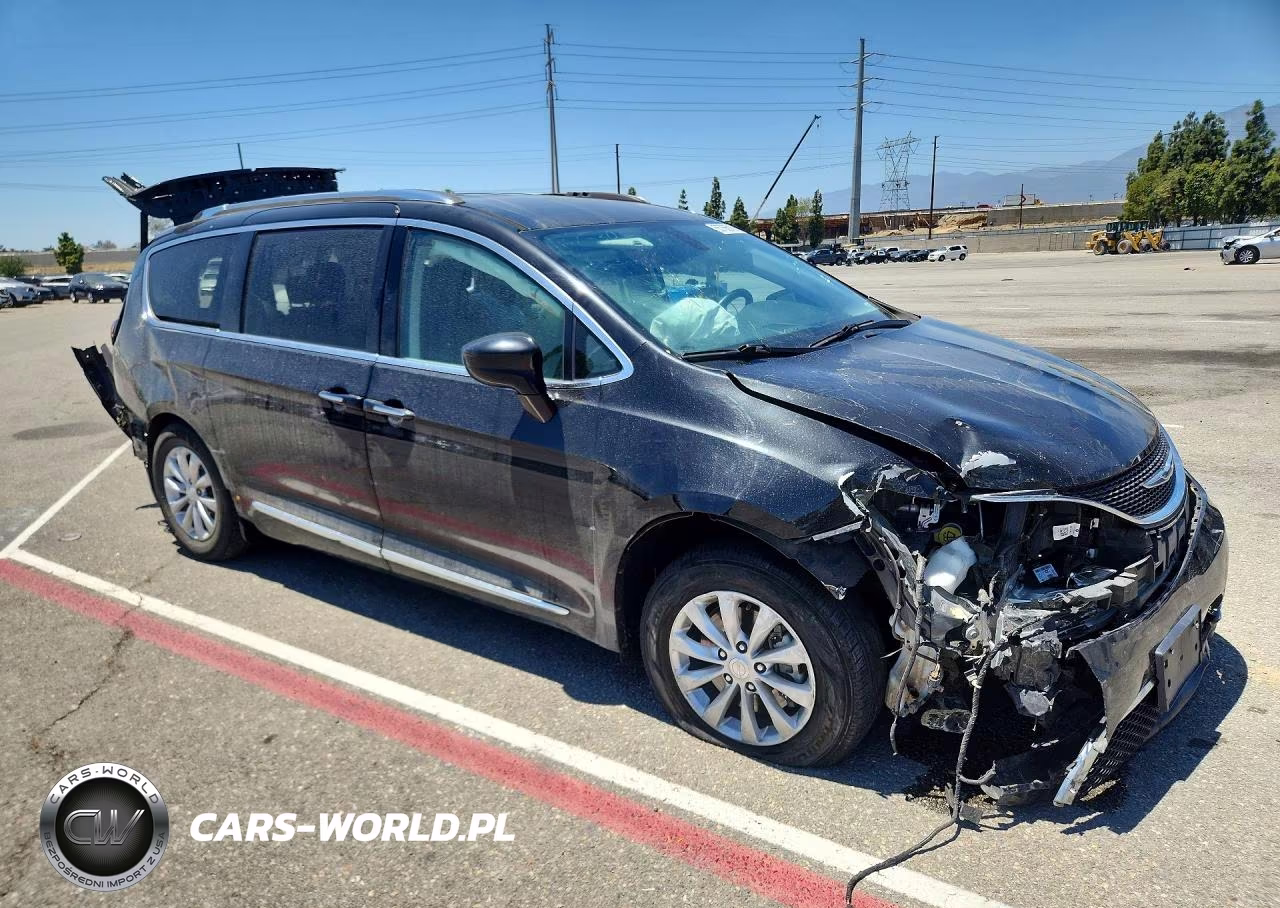 2019 Chrysler Pacifica Touring L VIN:2C4RC1BGXKR665463 - 4