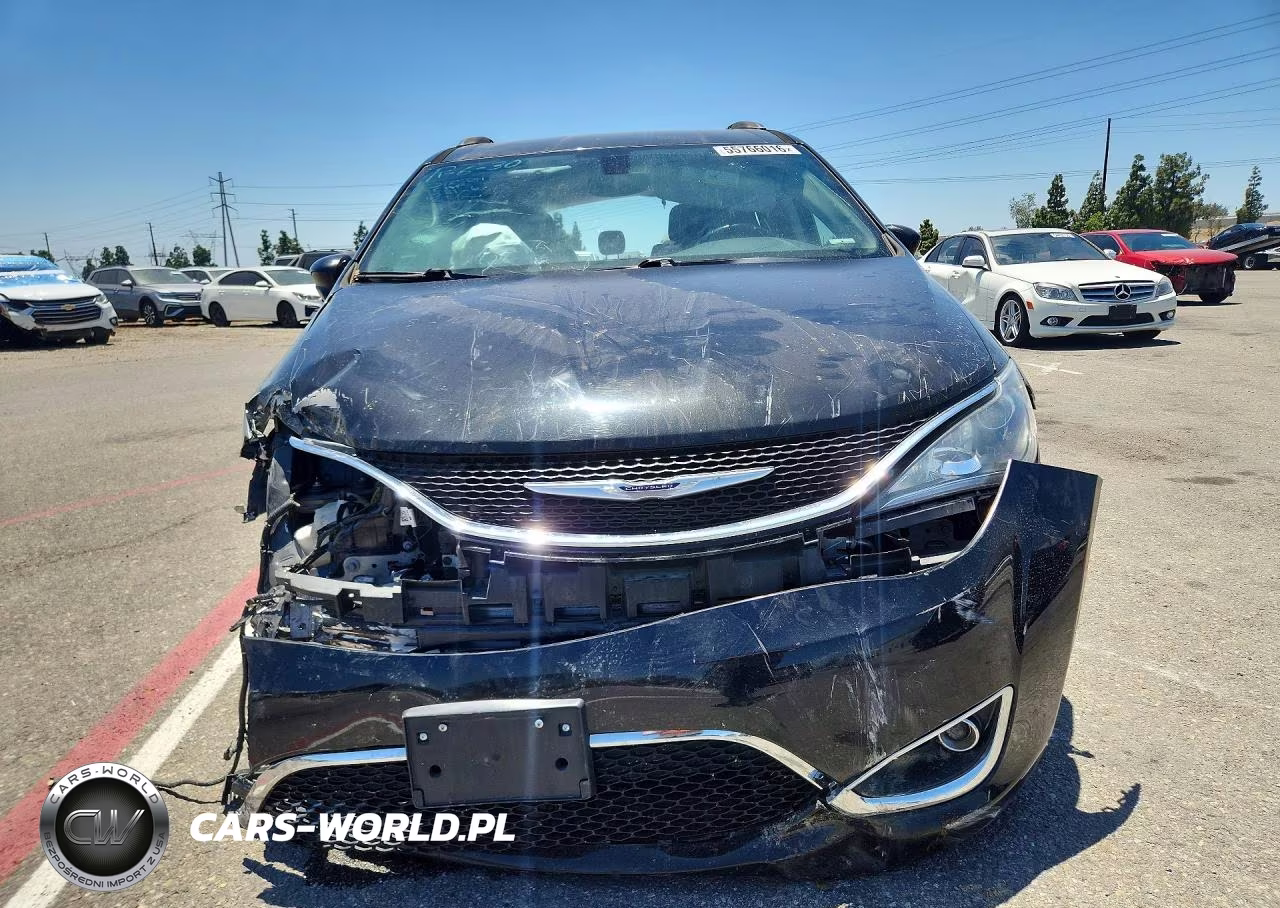 2019 Chrysler Pacifica Touring L VIN:2C4RC1BGXKR665463 - 5