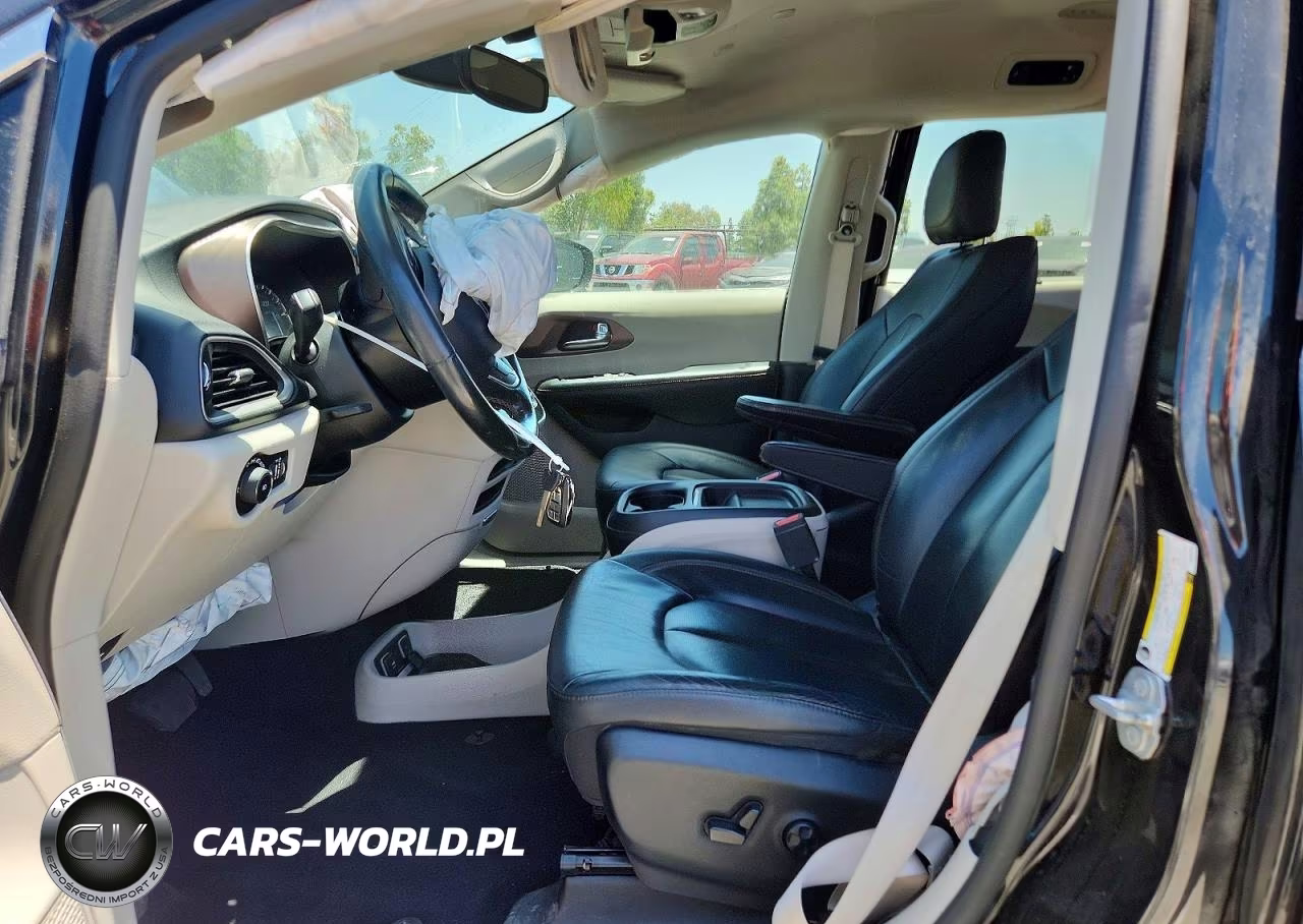 2019 Chrysler Pacifica Touring L VIN:2C4RC1BGXKR665463 - 7
