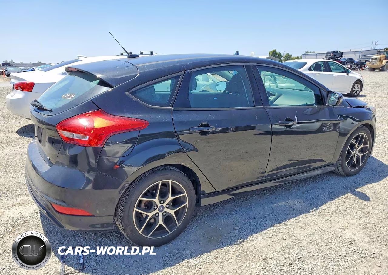 2015 Ford Focus Se VIN:1FADP3K29FL375248 - 3