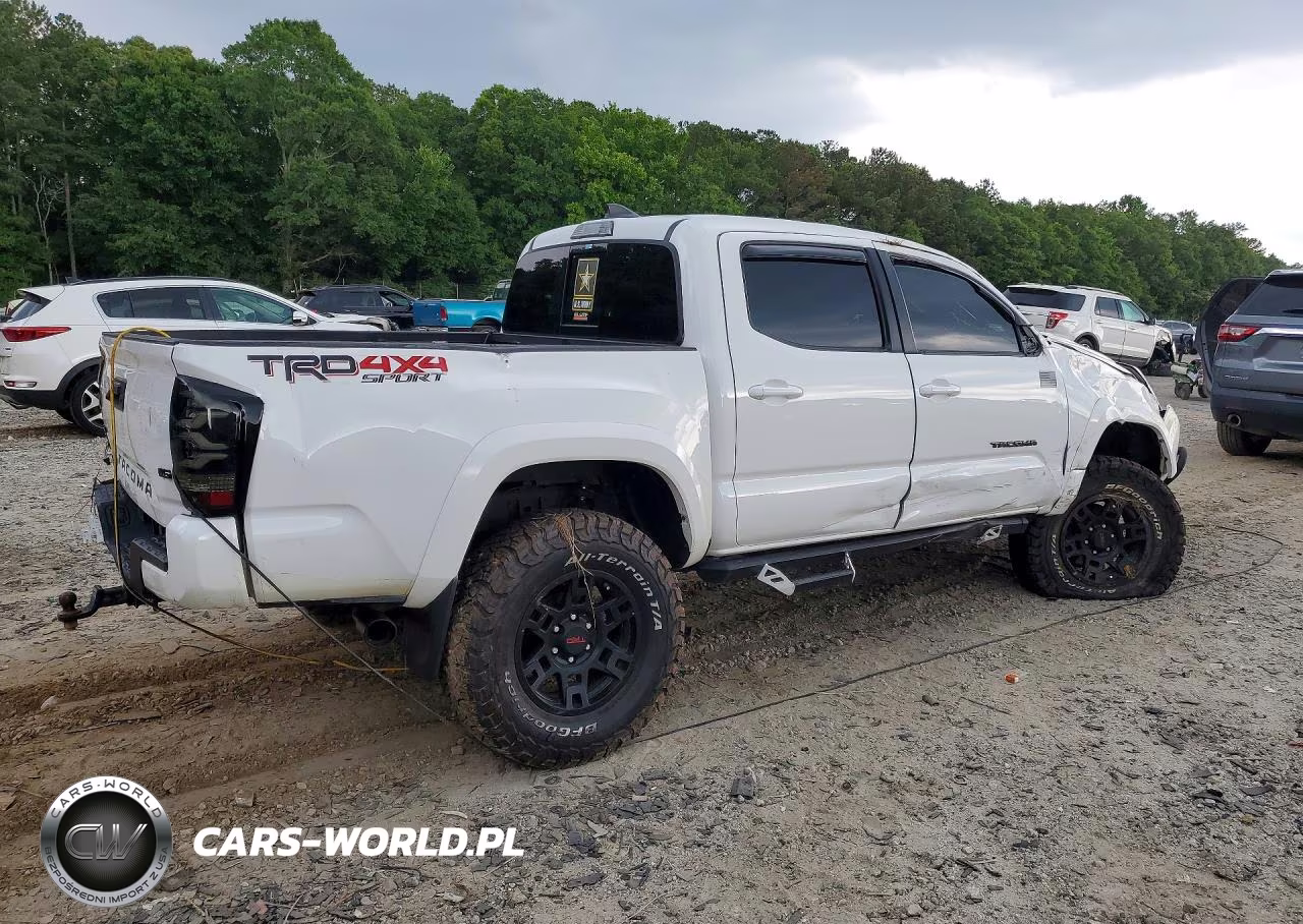 2018 Toyota Tacoma Trd Sport VIN:3TMCZ5ANXJM152554 - 3