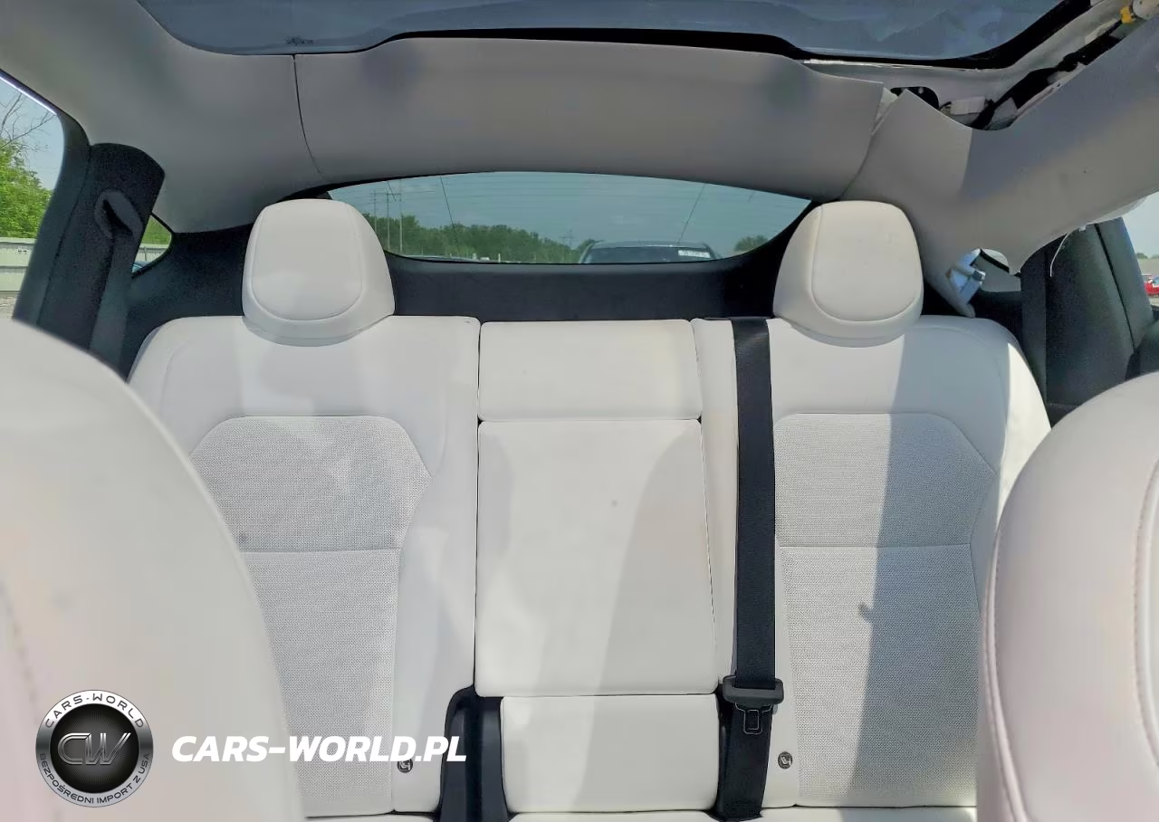 2026 Tesla Model Y VIN:7SAYGDEE0TF551113 - 10