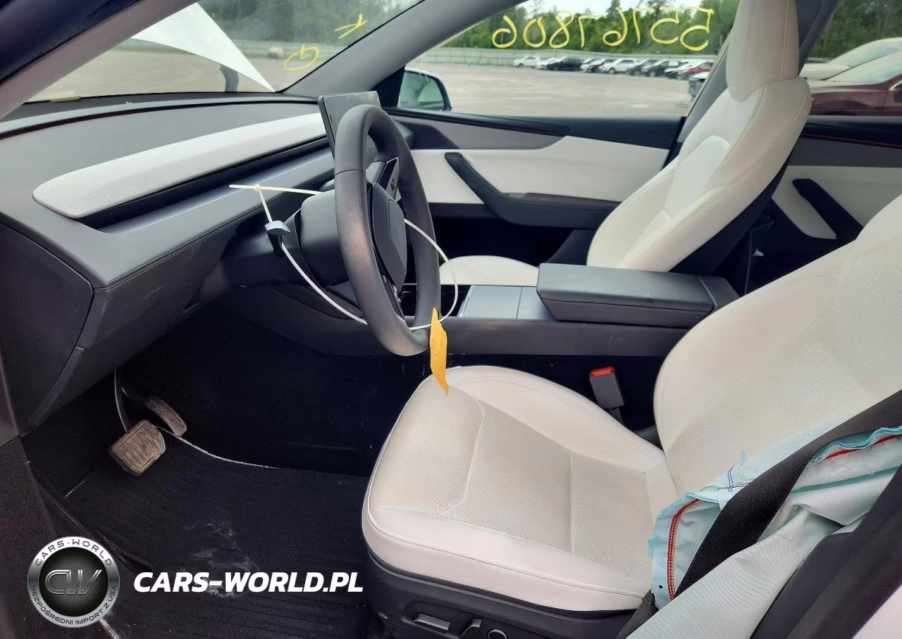 2026 Tesla Model Y VIN:7SAYGDEE0TF551113 - 7