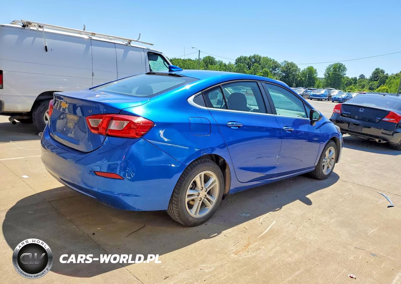 2018 Chevrolet Cruze Lt VIN:1G1BE5SM4J7233288 - 3