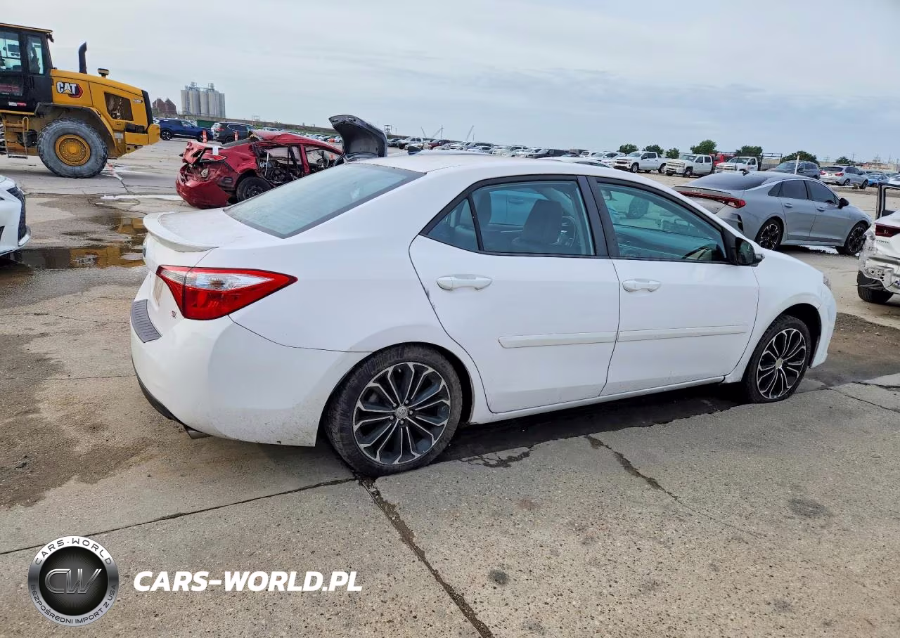 2015 Toyota Corolla S Plus VIN:5YFBURHE4FP250227 - 3