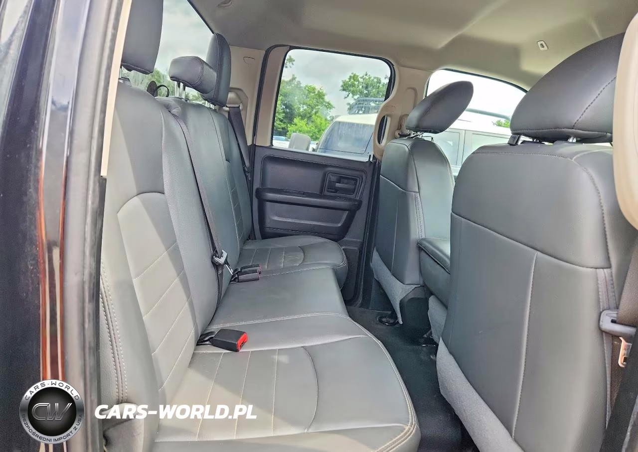 2019 Ram 1500 Classic Tradesman VIN:1C6RR6FG8KS529909 - 10