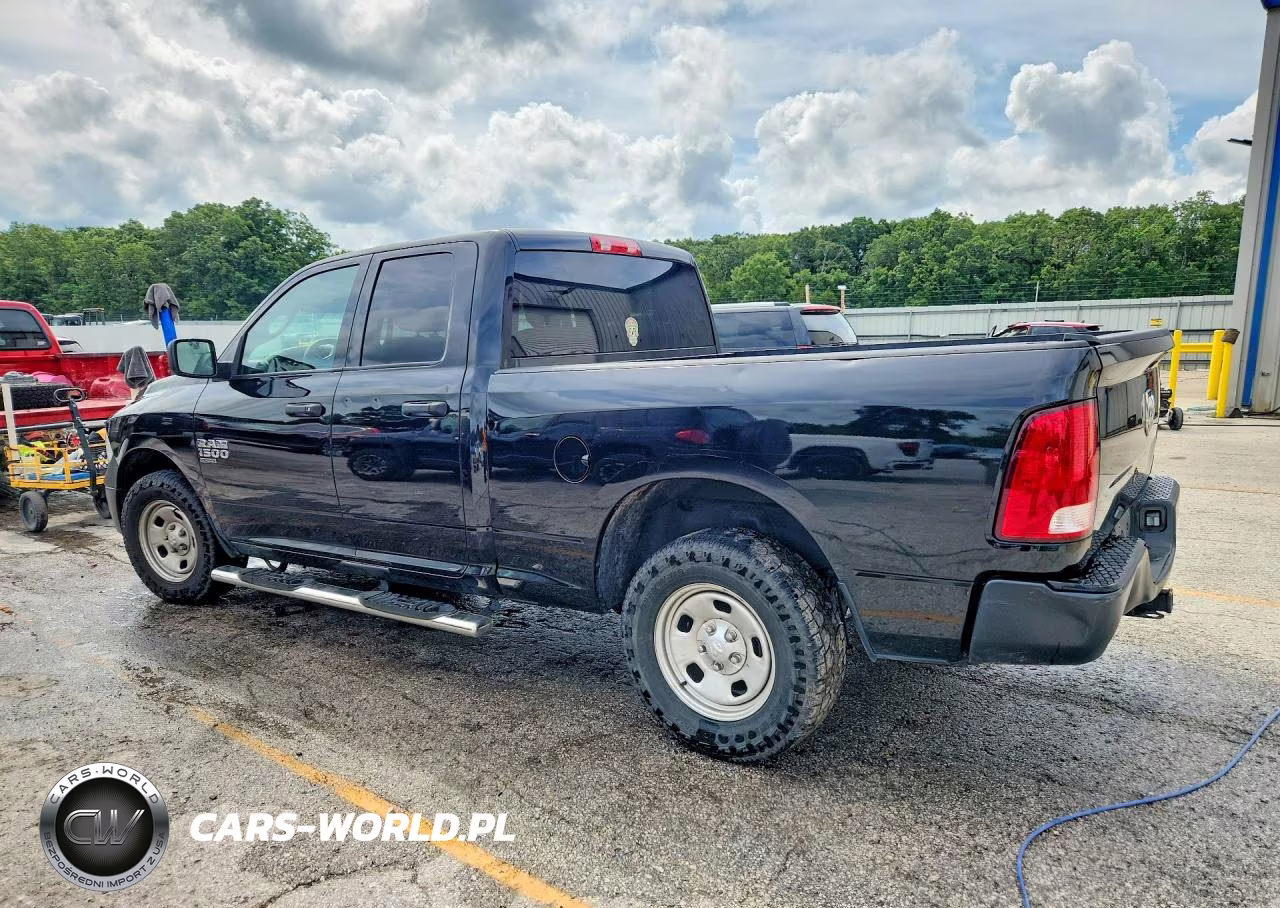 2019 Ram 1500 Classic Tradesman VIN:1C6RR6FG8KS529909 - 2