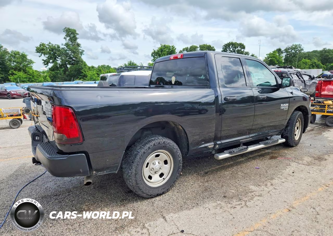 2019 Ram 1500 Classic Tradesman VIN:1C6RR6FG8KS529909 - 3
