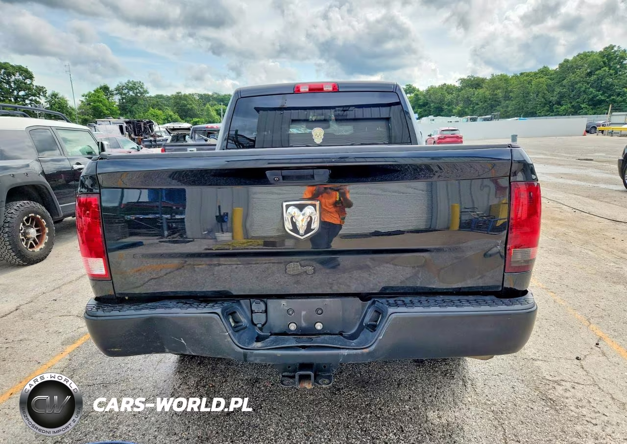 2019 Ram 1500 Classic Tradesman VIN:1C6RR6FG8KS529909 - 6