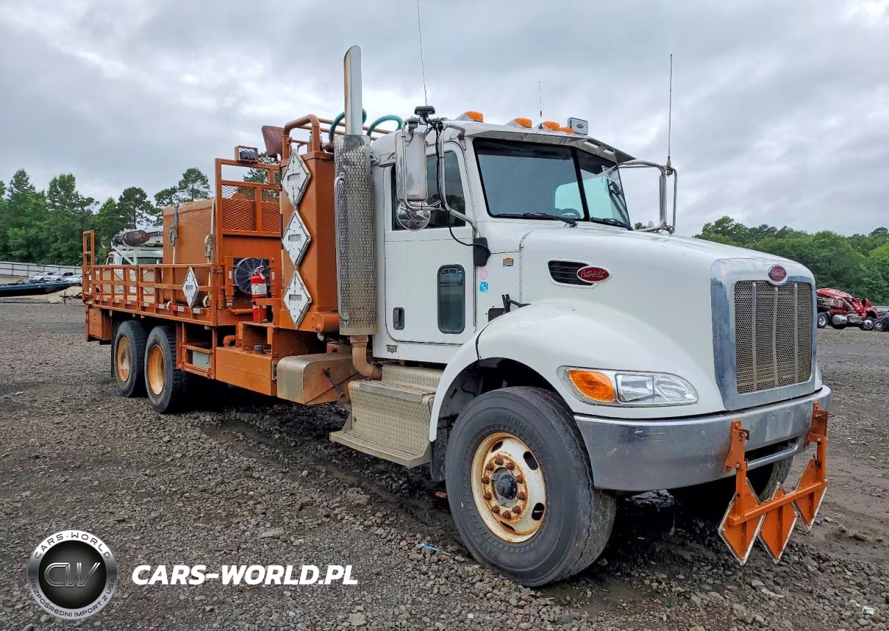 2012 Peterbilt 348 Flatbed Truck