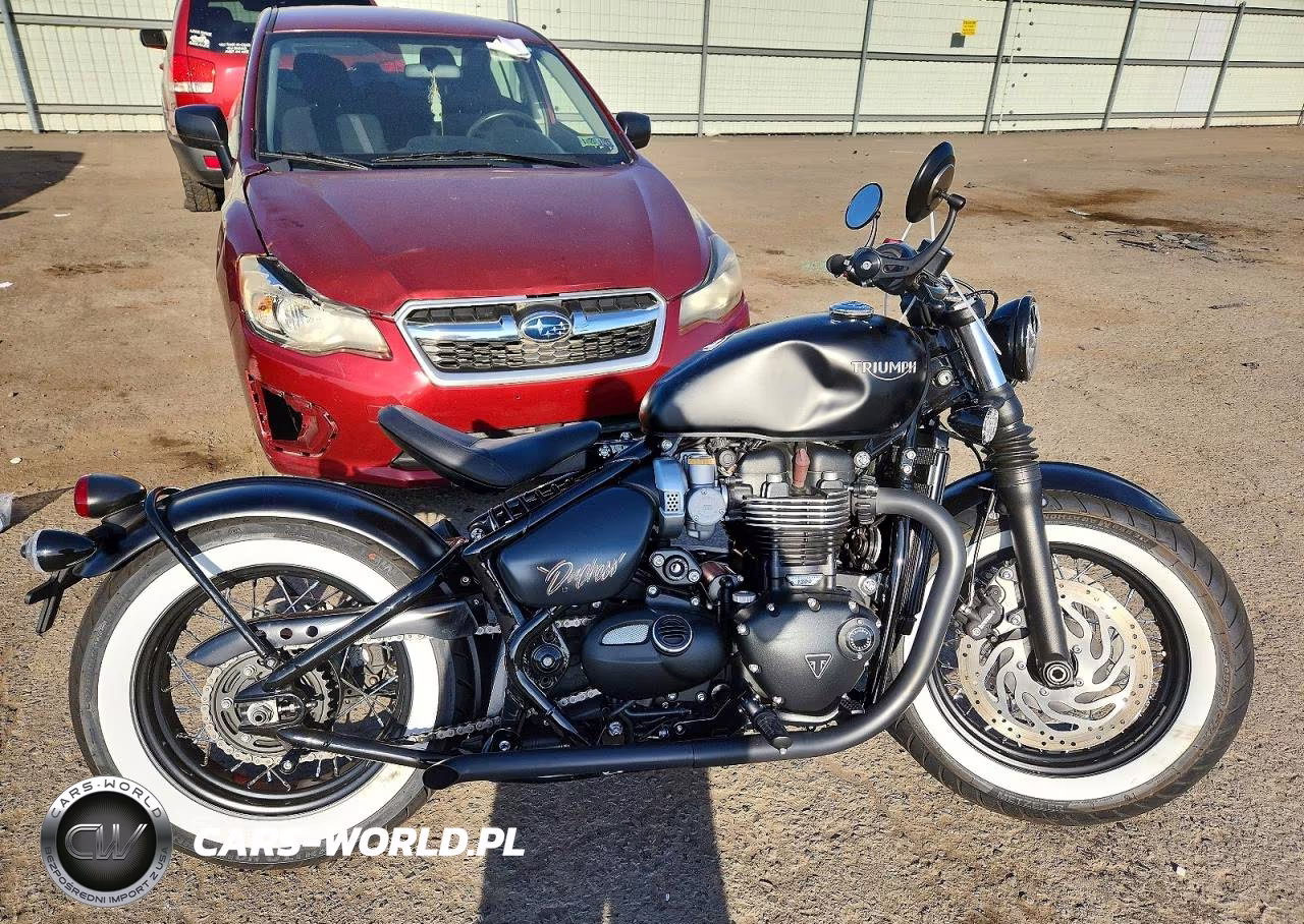2018 Triumph Motorcycle Bonneville Bobber Black