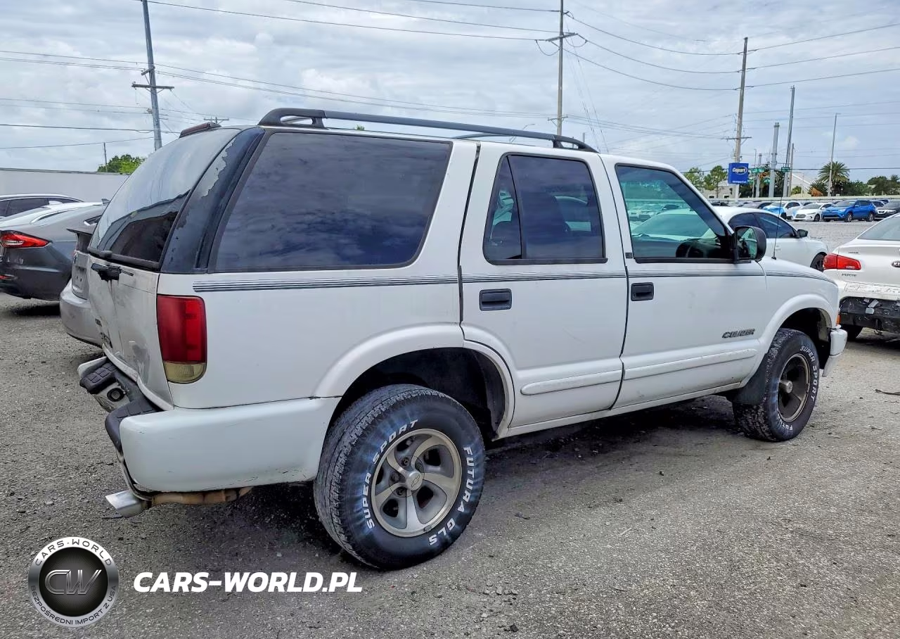 2002 Chevrolet Blazer VIN:1GNCS13W52K141299 - 3