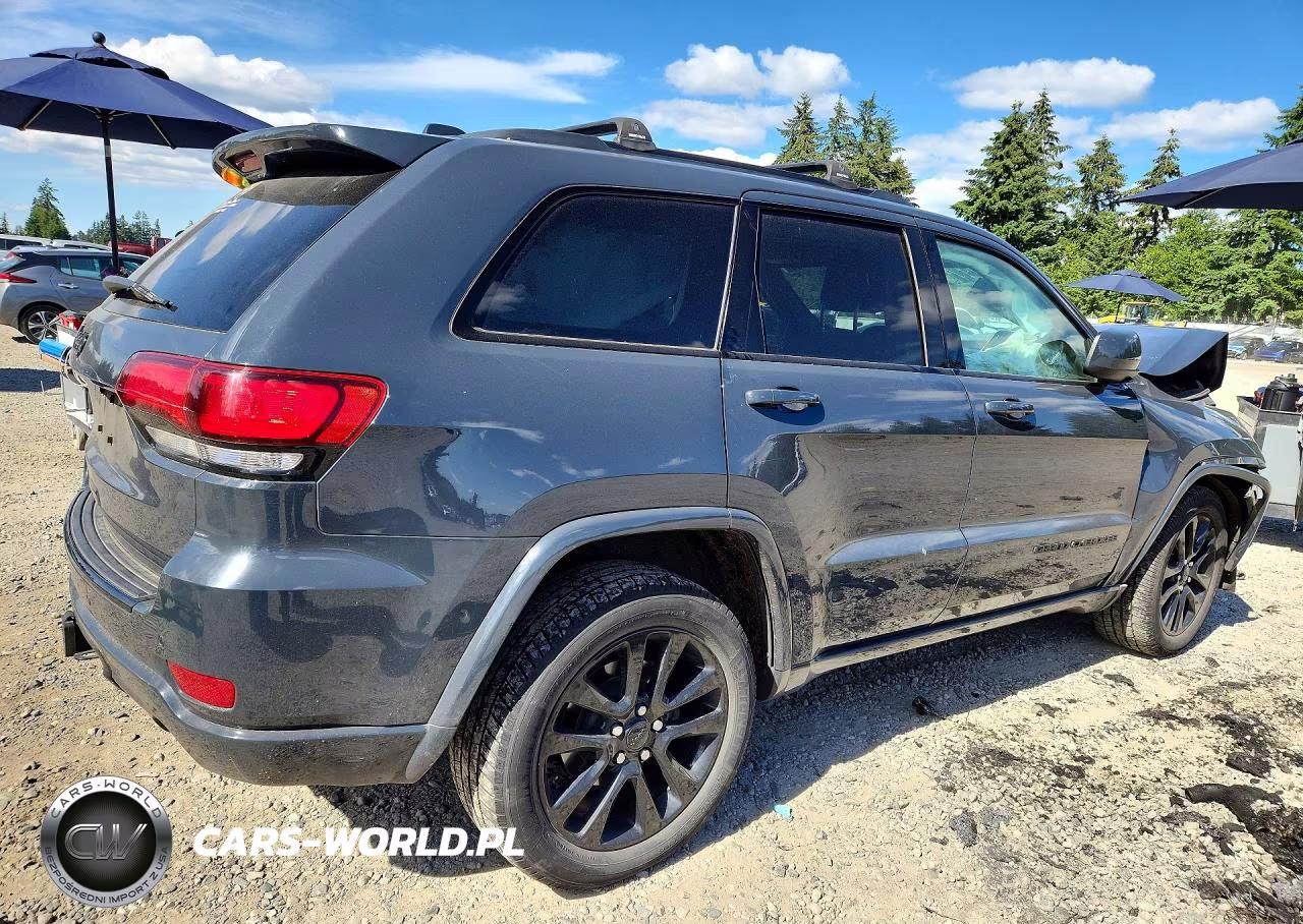 2017 Jeep Grand Cherokee Laredo VIN:1C4RJFAG1HC881787 - 3