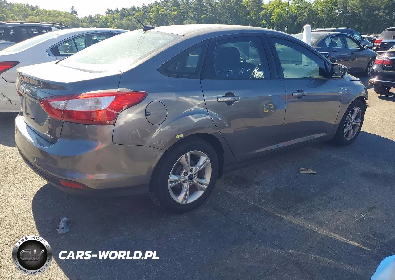 2014 Ford Focus Se VIN:1FADP3F21EL440103 - 3