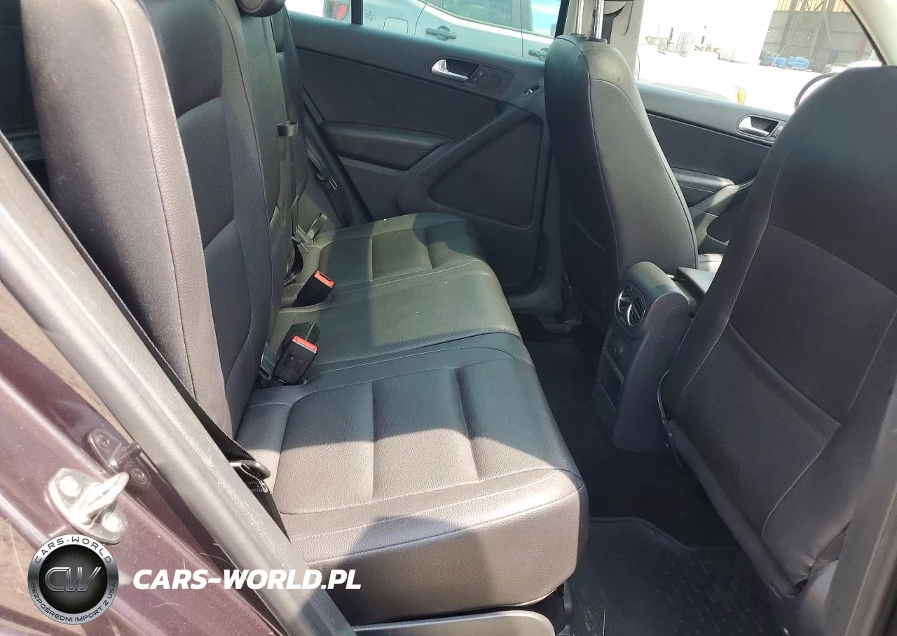 2016 Volkswagen Tiguan S VIN:WVGBV7AX8GW568465 - 11
