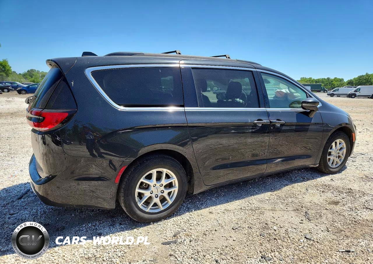 2022 Chrysler Pacifica Touring L VIN:2C4RC1BG7NR138484 - 3