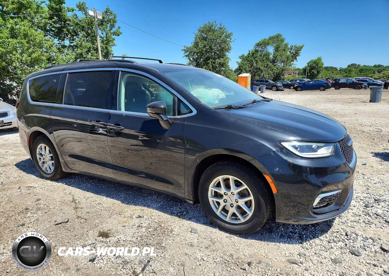 2022 Chrysler Pacifica Touring L VIN:2C4RC1BG7NR138484 - 4