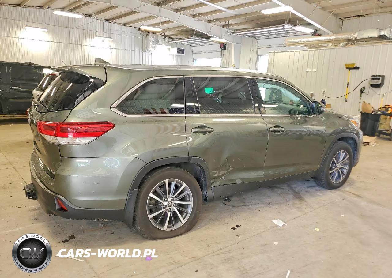 2019 Toyota Highlander Xle VIN:5TDJZRFH4KS724656 - 3