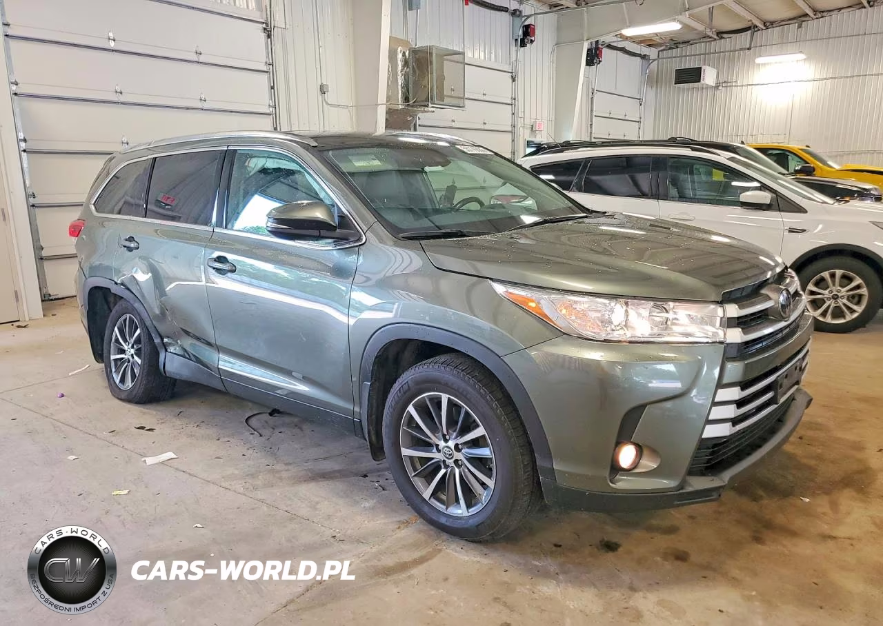 2019 Toyota Highlander Xle VIN:5TDJZRFH4KS724656 - 4