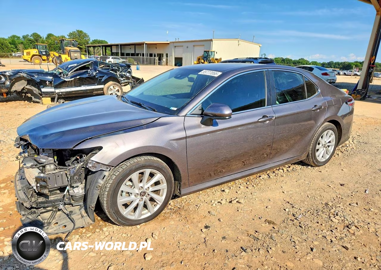 2021 Toyota Camry Le – zdjęcie 1 z 13