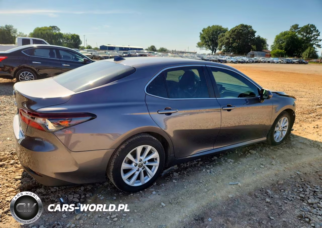 2021 Toyota Camry Le VIN:4T1C11AK7MU584889 - 3