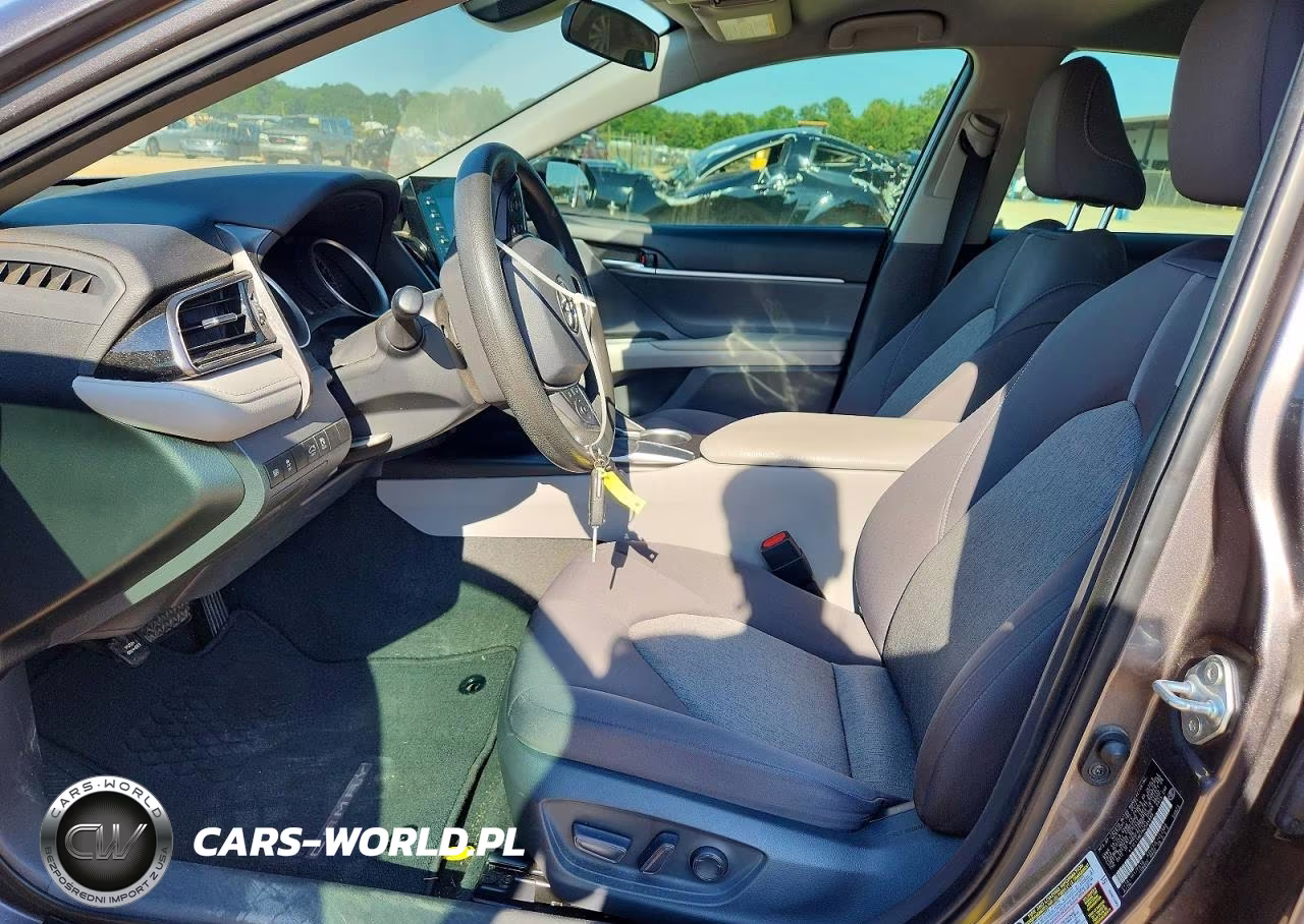 2021 Toyota Camry Le VIN:4T1C11AK7MU584889 - 7
