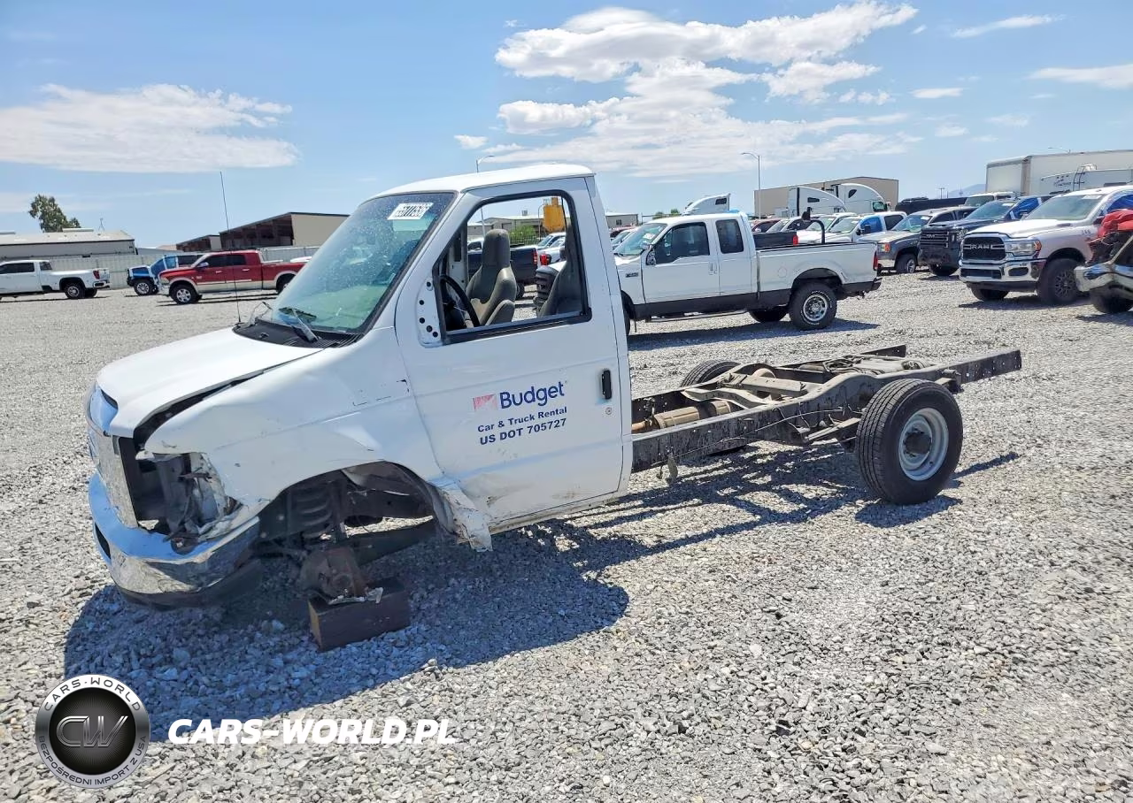 2017 Ford Econoline E350 Super Duty Cutaway Van