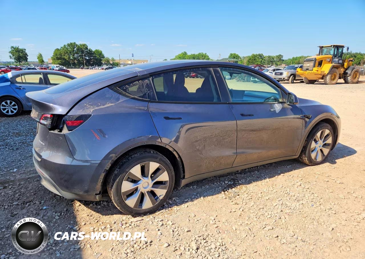 2023 Tesla Model Y VIN:7SAYGDEE6PF787660 - 3