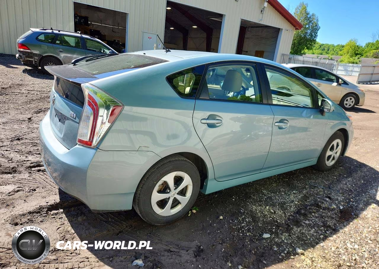 2014 Toyota Prius Two VIN:JTDKN3DU6E1834624 - 3