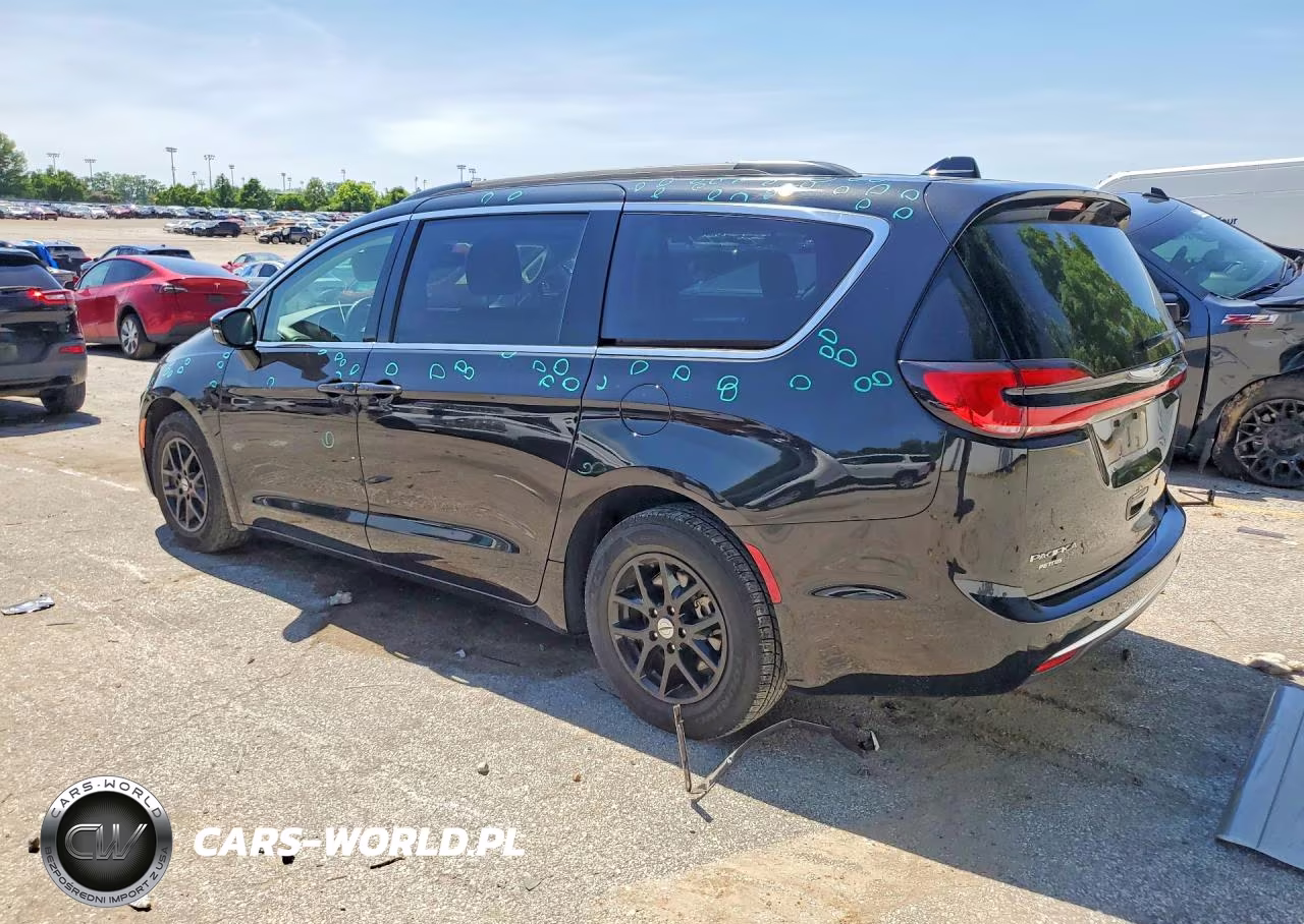 2022 Chrysler Pacifica Touring L VIN:2C4RC1BG6NR132675 - 2