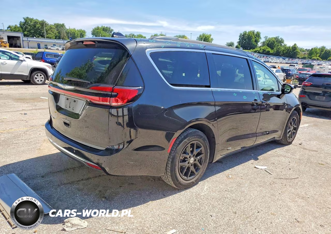 2022 Chrysler Pacifica Touring L VIN:2C4RC1BG6NR132675 - 3