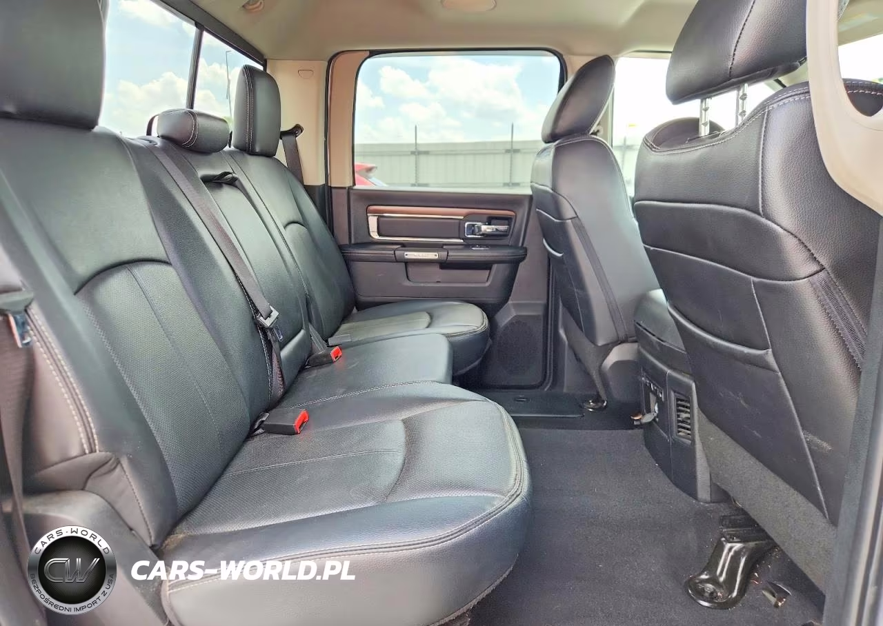 2018 Ram 1500 Laramie VIN:1C6RR7NM9JS249038 - 10