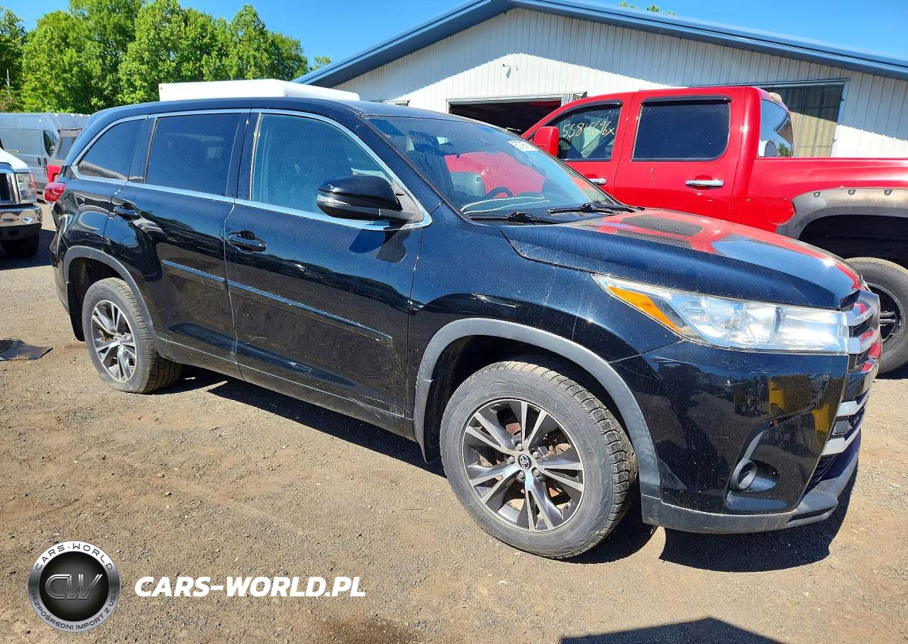 2018 Toyota Highlander Le VIN:5TDBZRFH7JS898904 - 4