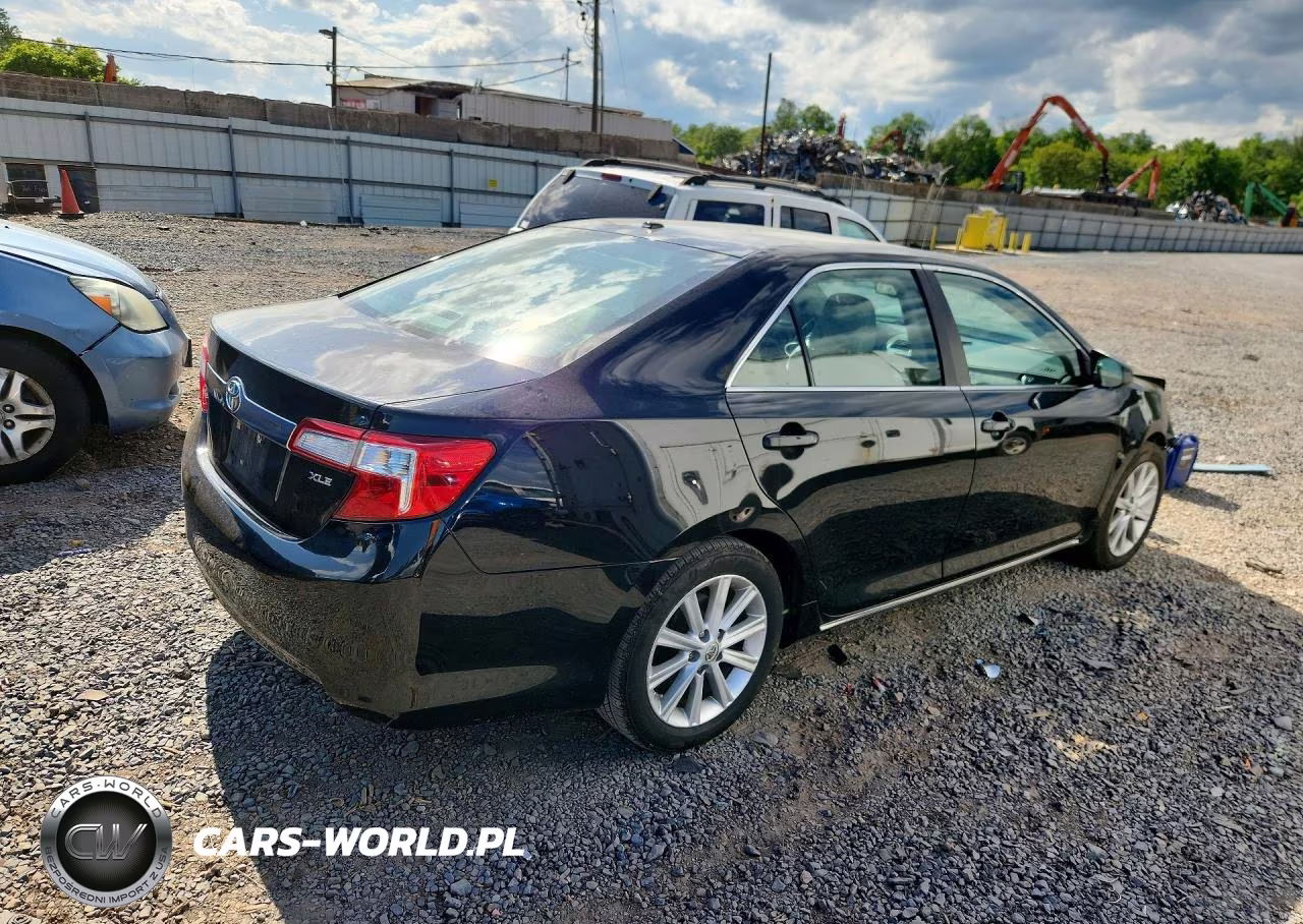 2014 Toyota Camry Xle VIN:4T4BF1FK1ER403914 - 3