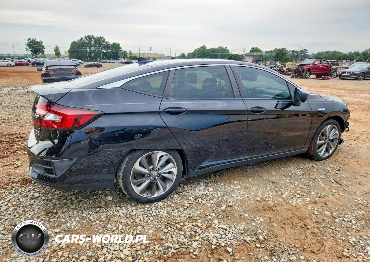 2018 Honda Clarity Touring VIN:JHMZC5F35JC012673 - 3
