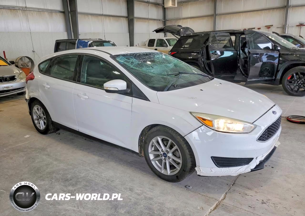 2015 Ford Focus Se VIN:1FADP3K25FL301650 - 4