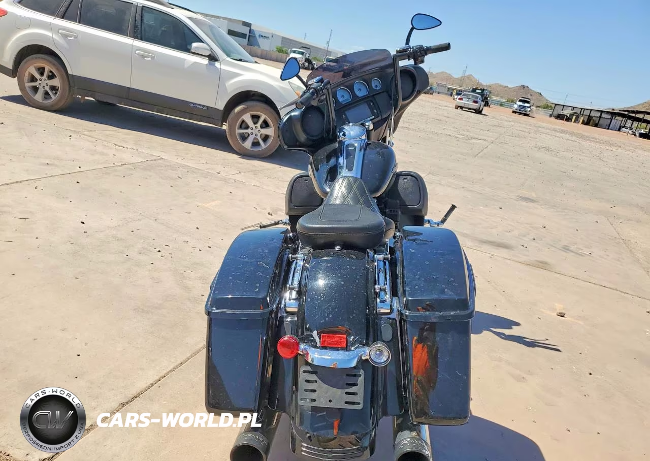 2015 Harley-Davidson Flhx Street Glide VIN:1HD1KBM34FB656745 - 4