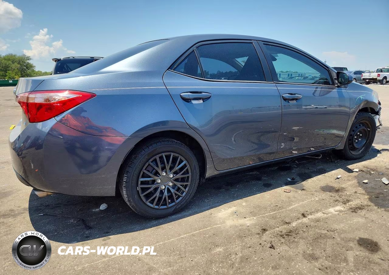 2018 Toyota Corolla Le VIN:2T1BURHE7JC991626 - 3